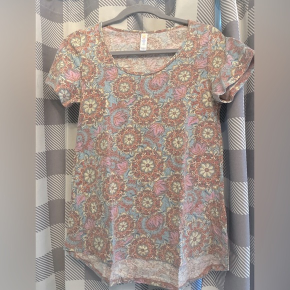 LuLaRoe Classic Top - Picture 1 of 4